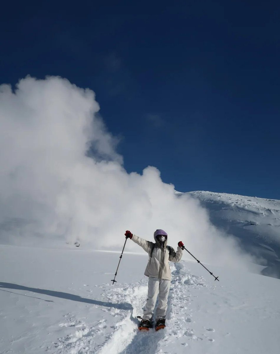 まさかの旭岳ブルーバードデーに遭遇！
火山🌋と雪山🏔️のWトレッキングを満喫✨

今までの旅はなぜか天候に恵まれなかったけど、
今回は運🍀が味方してくれて、
最高の仲間と最高の旅になりました！！