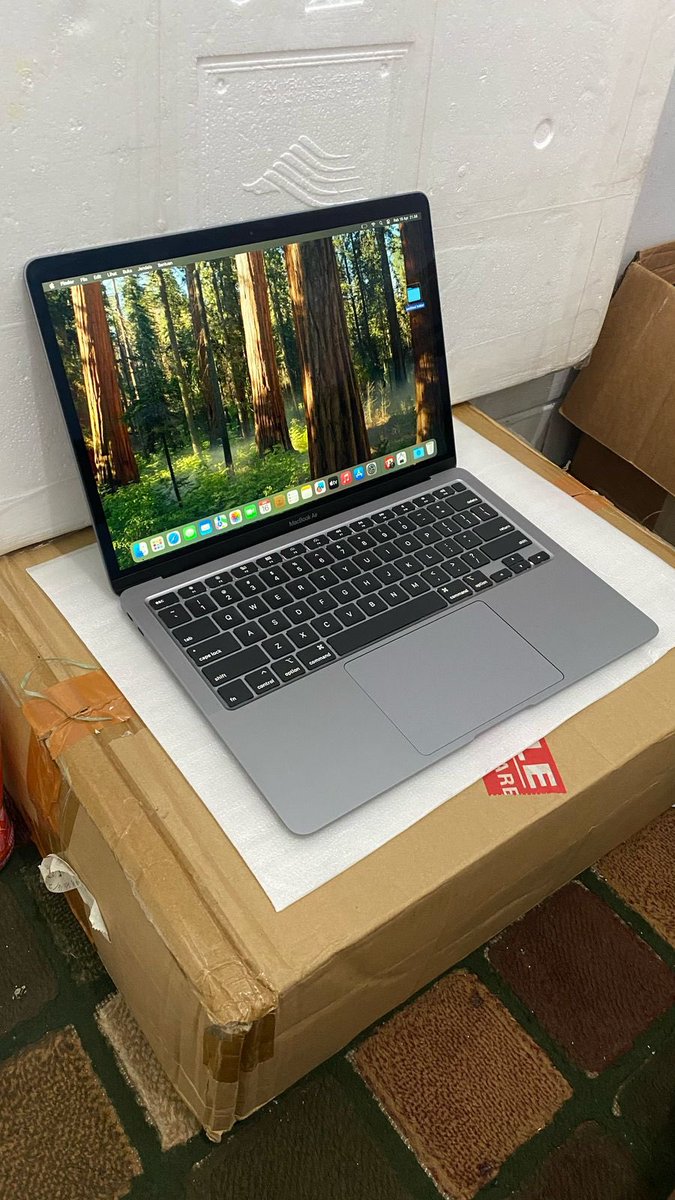 auoreou's tweet image. Bismillah WTS Macbook Air 2020 i3 8/128GB 13 inch cc 286, nominus pemakaian pribadi alasan dijual mau upgrade lok bandung 6.5 nego tipis #zonauang #jualmacbook #jualmacbookair