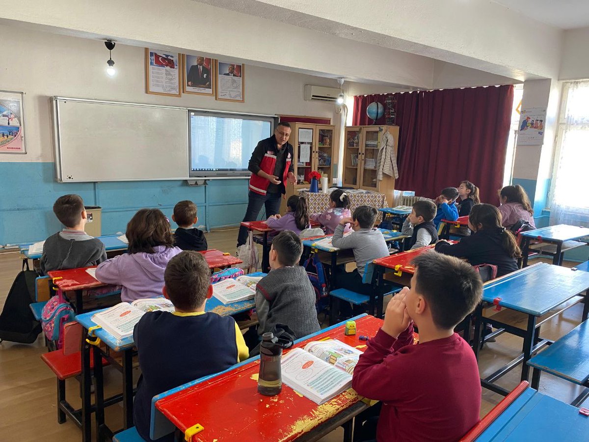 Öğrencilerimize İlk Yardım Farkındalık Seminerlerimiz ⁦<a href="/tcmeb/">Millî Eğitim Bakanlığı</a>⁩ ⁦<a href="/mebisgb/">İşyeri Sağlık ve Güvenlik Birimi Daire Başkanlığı</a>⁩ ⁦<a href="/balikesirmem/">Balıkesir İl Millî Eğitim Müdürlüğü</a>⁩ ⁦⁦<a href="/balikesirarge/">Balıkesir İl MEM AR-GE</a>⁩ ⁦<a href="/balikesirisgb/">Balıkesir İl MEM İşyeri Sağlık ve Güvenlik Birimi</a>⁩