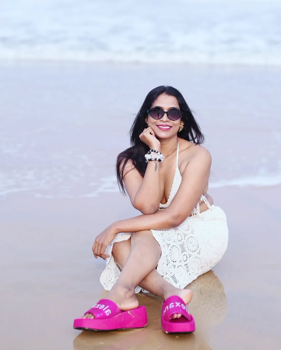 Hubby just left for office… I’m home alone, bored, and in the mood for some naughty conversation. Who’s feeling a little adventurous today?