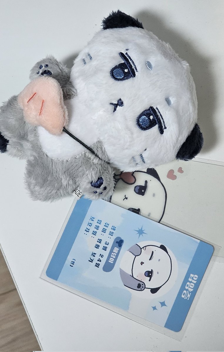 너무 귀엽다 해뎡이
근데 인형 첨산거라 가방을 제대로 못입히겠음ㅋㅋㅋㅋㅋㅋㅋ어떻게 해도 뒤집어짐ㅜㅜ
그래도 괜찮아 귀여우니까