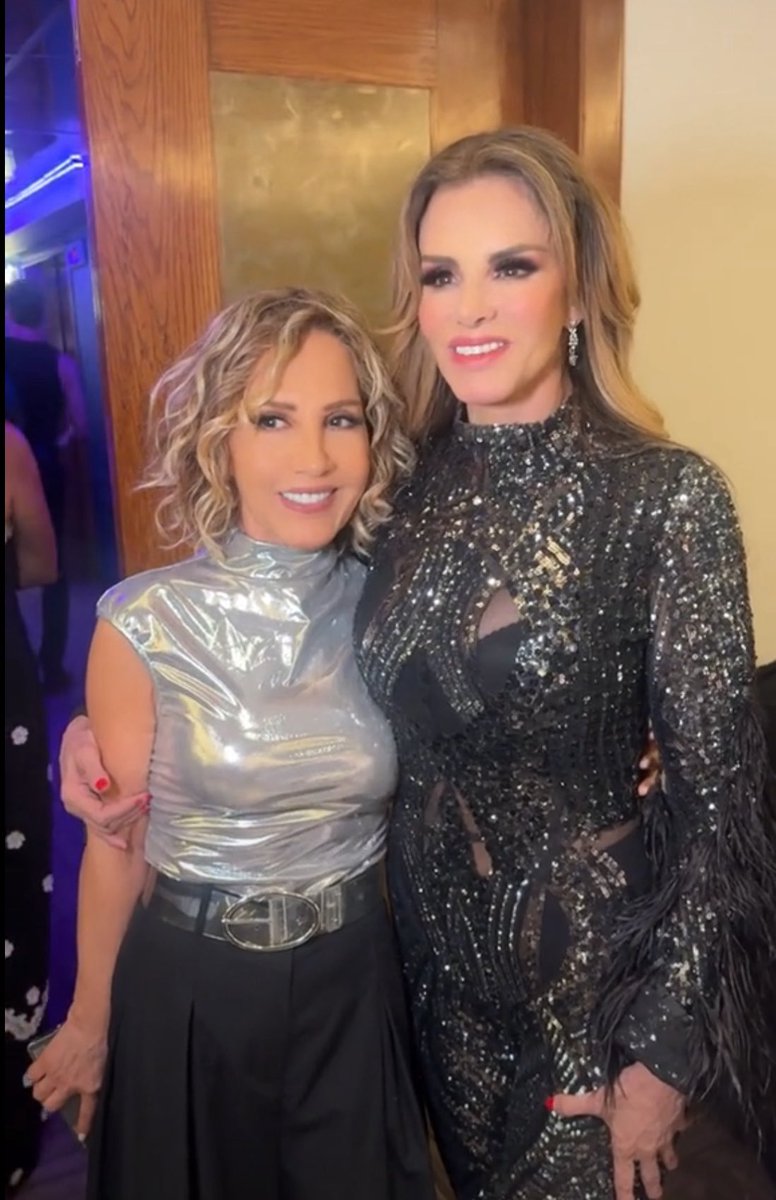 <a href="/LuciaMendezOf/">Lucía Méndez</a> #LucíaMéndez #SilviaGalván 
Silvia Galván 
QEPD
