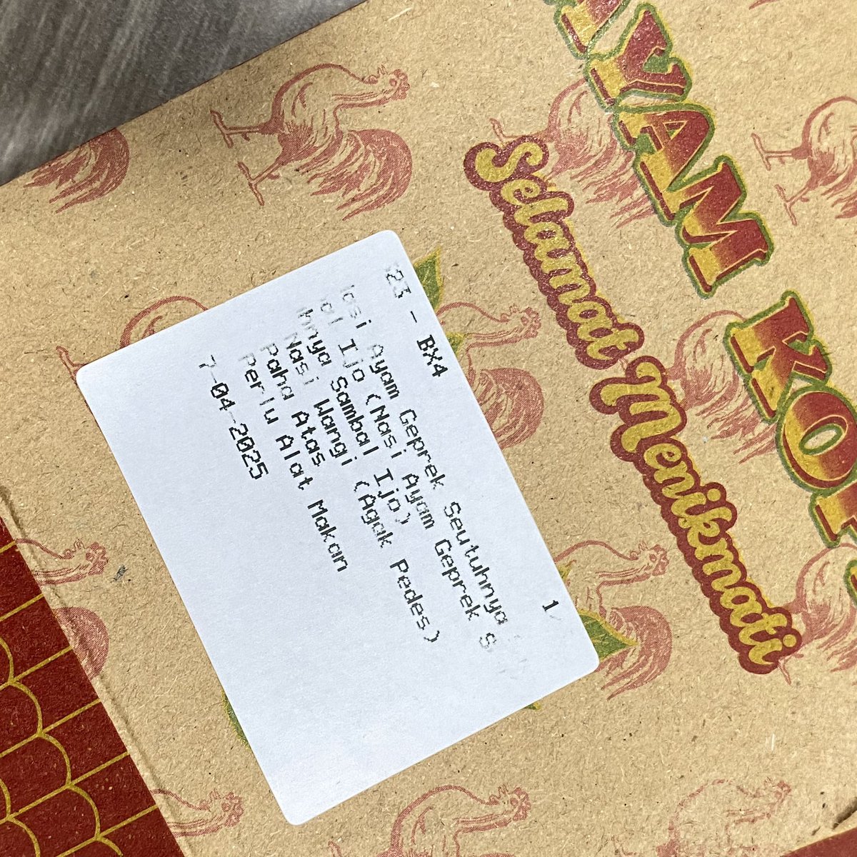 Ketagihan 🥺😔

Ketagihan sama ayam koplo 🤤 sekarang nyobain yang sambel ijooo, ini sambel ijo nya ga terlalu pedes sih di aku yg emang suka pedes, masih lebih pedes sambel geprek kemarinn

enak bgt sambel ijo nya jadi bisa menikmati makanan

Nanti cobain yang mana lagi ya???