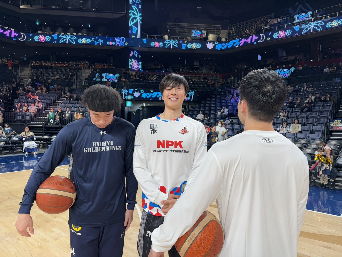 osakaevessa's tweet image. 📸『11月 初再会からの軌跡』

拝啓 #岸本隆一 選手。
今シーズン中、#牧隼利 選手との写真をたくさん撮らせていただき、ありがとうございました！！

1月対戦時にカメラを向くことすらおやめになられた際はどうなることかと思いましたが、目線を取り戻せて安心いたしました🙂‍↕️

#大阪エヴェッサ…