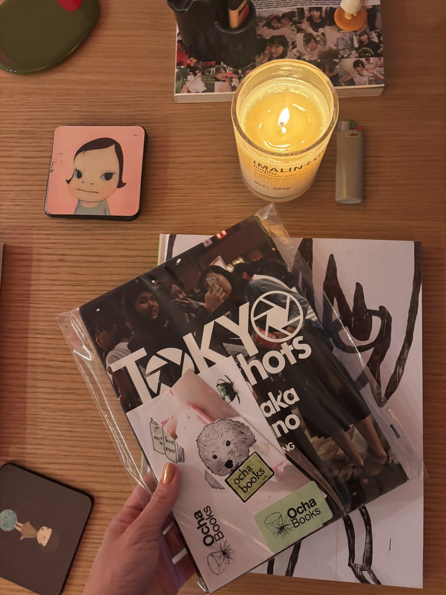 ochabooks's tweet photo. pov you just purchased a book from us 🫀 https://t.co/TlFzZi4mH1