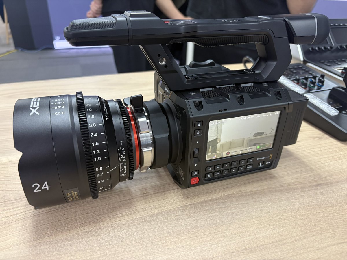 yukiichi_ichi3's tweet photo. 今日はここ来た!
#PANDASTUDIO
#プロ機材ドットコム
#BlackmagicDesign https://t.co/dJeaXY4Tgm