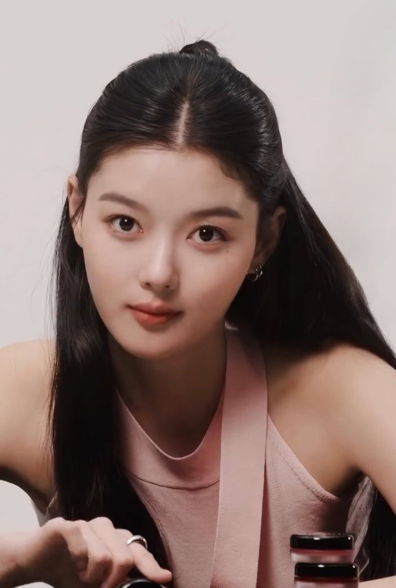 Iceprincessyoo's tweet photo. I see Bobbi Brown is working hard this month 🤭
#KimYooJung #KimYouJung #BOBBIBROWN https://t.co/BWpJhMTfkU