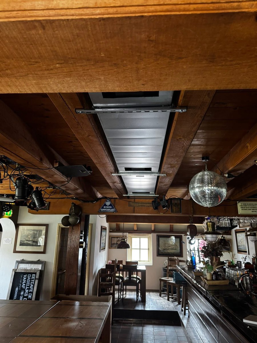 Met dank aan D&amp;G Airco Service deze warmtepomp laten installeren. Met de 82 zonnepanelen die we hebben liggen op de daken is dit weer stapje verder in onze verduurzaming. Tot ziens <a href="/CampingDeKooi/">Camping De Kooi</a> #terschelling #wadden #camping #meivakantie #zomervakantie #vakantie