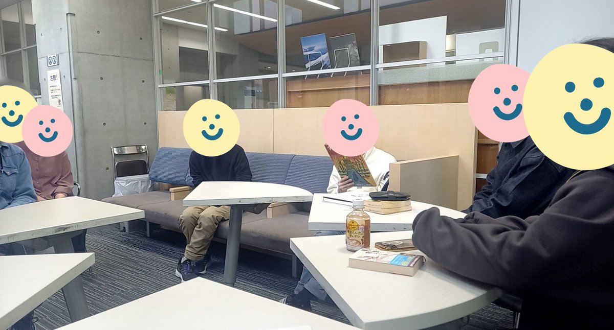 4/11(金)に2階談話コーナーにて、第11回つのよもぎ読書会を開催しました。
紹介された本は以下になります。
「風が強く吹いている」
「マドレーヌといぬ」
「クビキリサイクル 青色サヴァンと戯言遣い」
「少年が来る」
「海辺のカフカ」
紹介された本は後日、読書会紹介図書コーナーに展示予定です📖