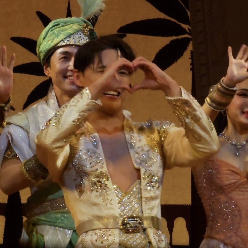 왕자 가슴에 하트그림자 꺅🫶