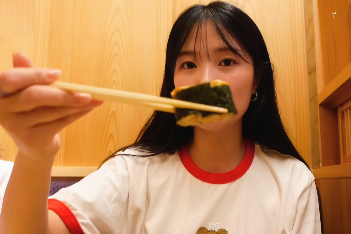 hypeyoon's tweet photo. hai hypetuals, udah pada makan siang belum? siapa yang mau sushi?🍣😋 https://t.co/yaoMxJhkIn