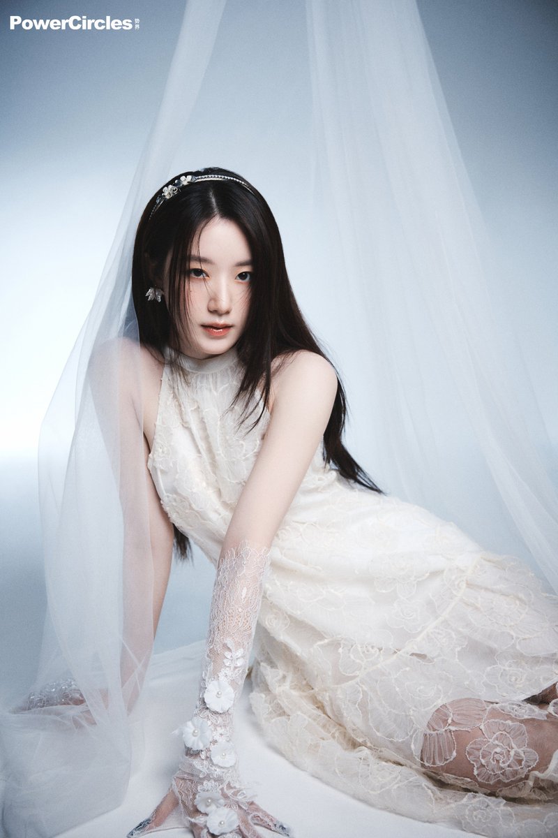 official_i_dle's tweet photo. #SHUHUA x #势界POWERCIRCLES

#여자아이들 #GIDLE
#슈화 https://t.co/iZEp0BMvkG