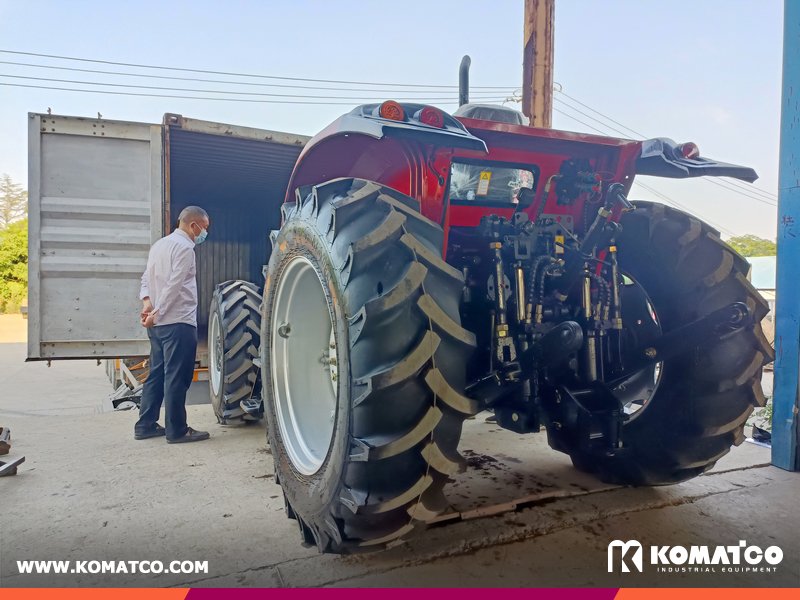 komatco's tweet image. 🚚 Delivered: LUTONG LT1404 Tractor to DRC 🇨🇩
Tough, powerful &amp;amp; field-ready! 🌿💪
Another successful handover supporting agriculture in Africa.
#TractorDelivery #LUTONG #DRC #AgriMachinery #HeavyDutyTractor