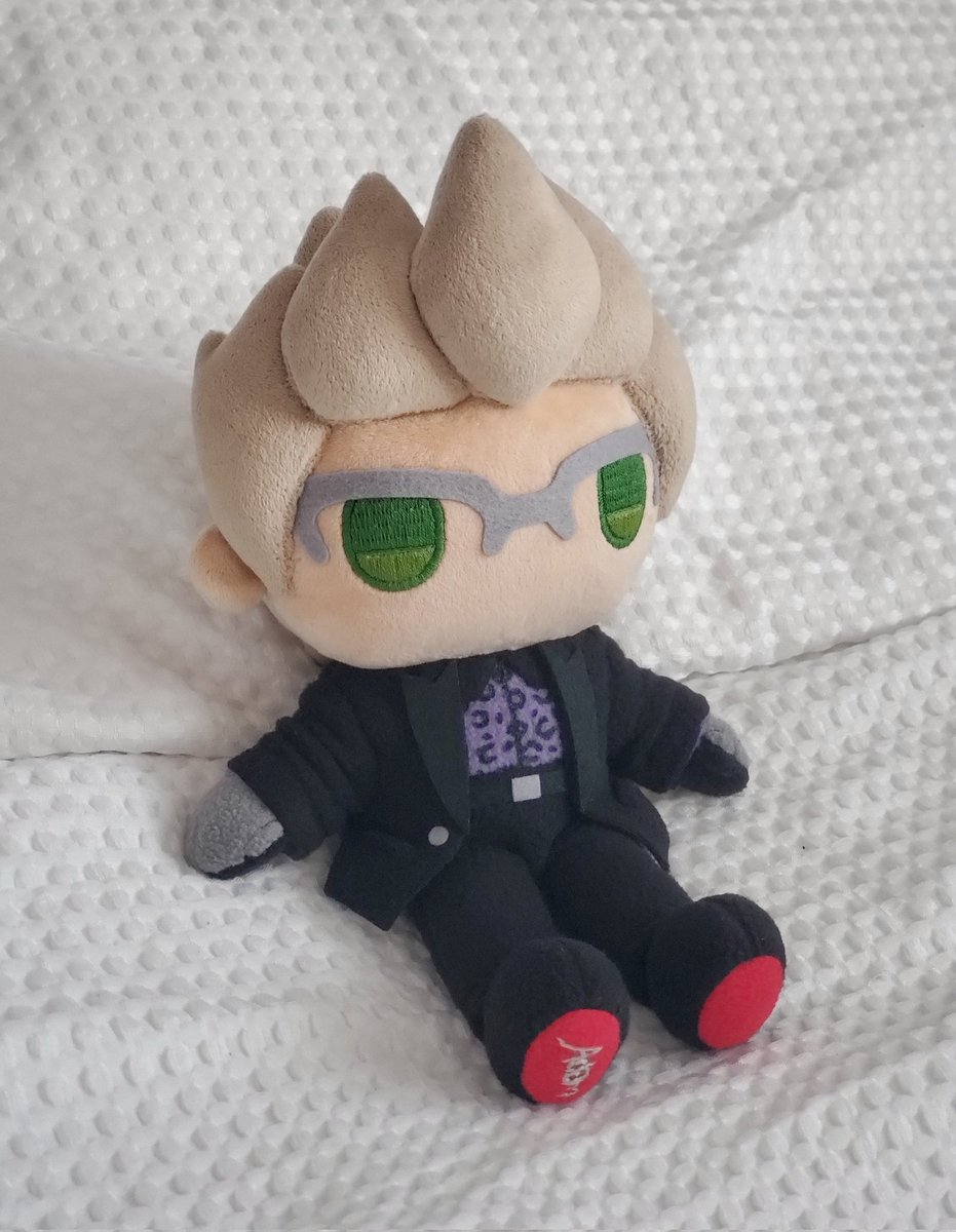 Ppandaplushies's tweet photo. Ignis plushie for his English VA, Adam! 💜✨️ https://t.co/8MvjFhNuB8