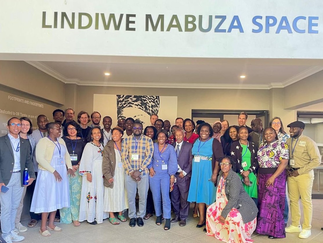 FES_ETH's tweet photo. 🌍 Climate justice = workers justice 👷‍♀️✊

At the FES #JustTransition Workshop in Johannesburg 🇿🇦 @FES_ETH  @CETU1963  @ActionAid shared the power &amp; role of trade unions to shape Ethiopia's Just Transition future—through #SocialDialogue, grassroot action &amp; NDC reform. https://t.co/cNzJqcfM26