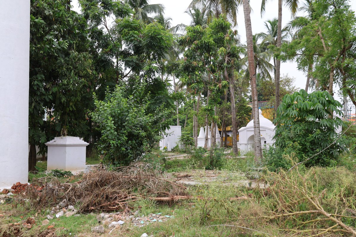 BaliapalPurna's tweet photo. @BACSA_news @inBritish @Culturedeptt @MinOfCultureGoI @suryabanshibjp @dcmo_pravati @DBalasore The British Cemetery in Barabati, Balasore town which is of a heritage status with tombstone of Sir Henry Ricketts who was first Collector of Balasore need better conservation efforts🙏 https://t.co/jzLzjyRDY0
