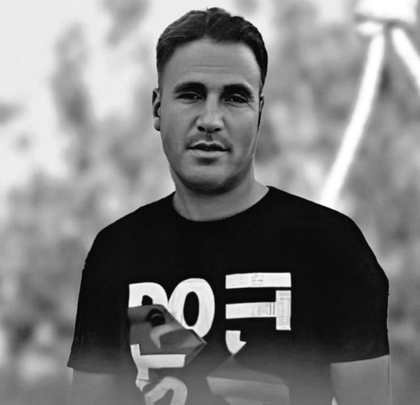 Die drohende Hinrichtung des unschuldigen politischen Gefangenen #HamidHosseinNezhad, Vater von drei Kindern, steht im Iran kurz bevor.
Wir rufen alle Menschenrechtsaktivist*innen eindringlich dazu auf, seine Stimme zu sein.
#حمید_حسین‌نژاد_حیدرانلو