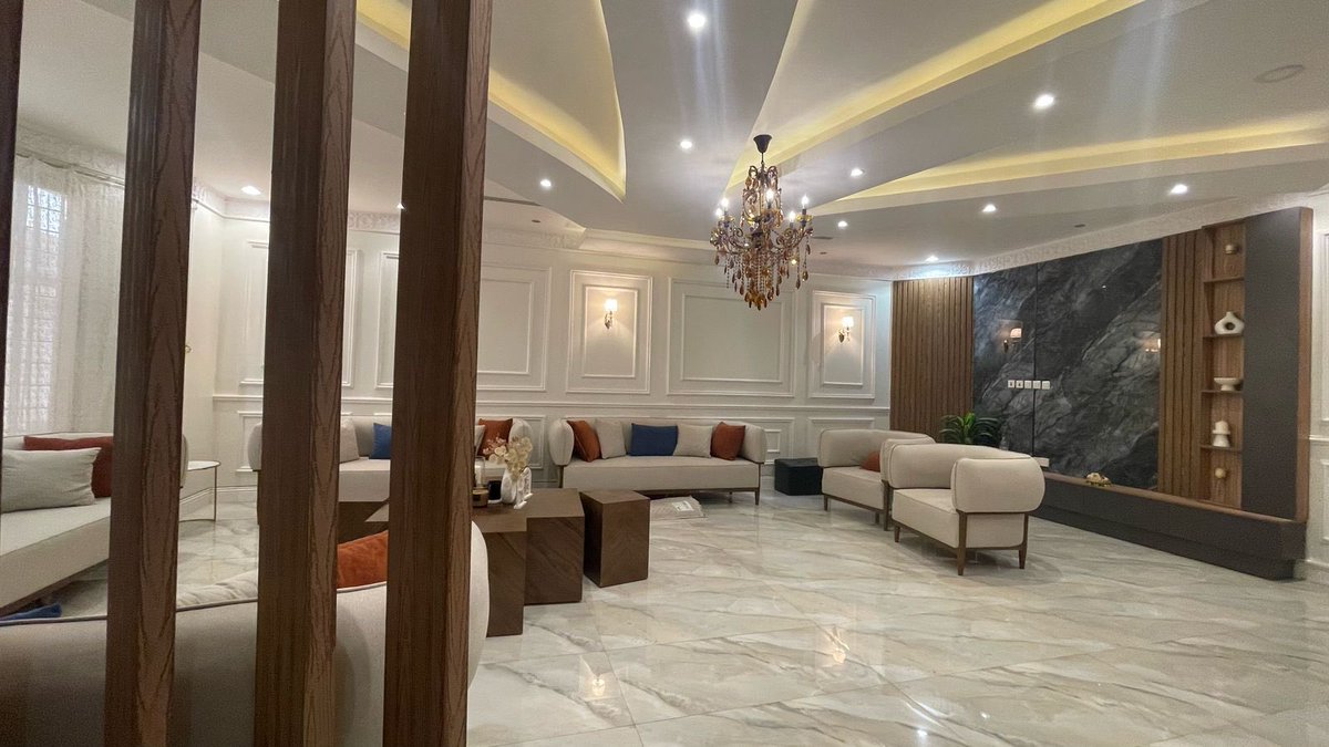 للبيع فيلا في #حي_قرطبة 
مساحة 720 م 
دور وثلاث شقق 
شارع 20 غربي 
العمر 13 سنة مجدده بالكامل 
البيع بالاثاث 

حد البيع : 8 مليون 
#عقارات_الرياض #عقارات