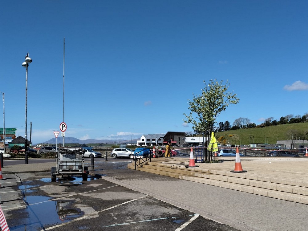 Great to see the Square getting its spring deep clean over the past week. Fair makes a difference. Big thanks to Mannings for the transformation!

#DeepClean #SpringClean #BantryMarketSquare