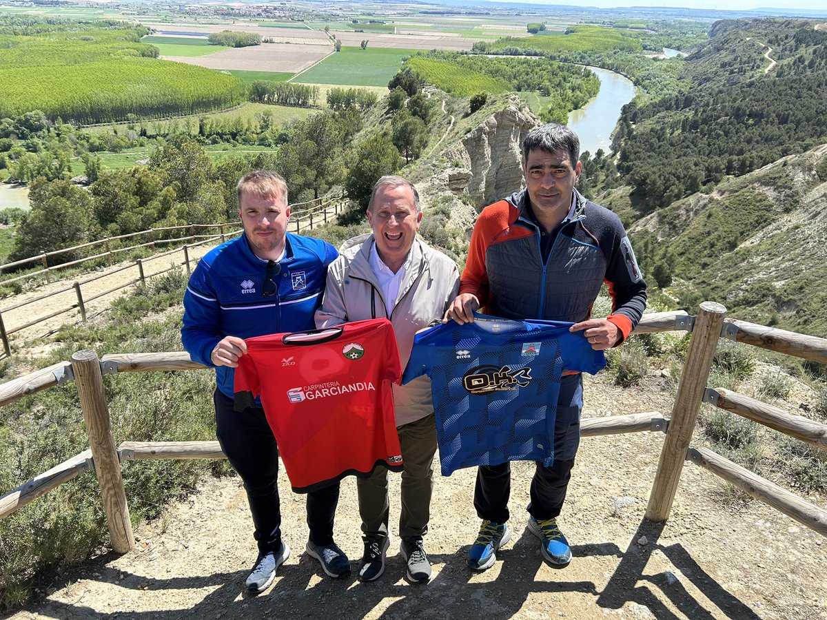 fedfutnavarra's tweet photo. @CD_LARRATE @etxarrike @CDFunes @RafadelAmoArizu 🤝 Acto de hermanamiento de los clubes protagonistas de la final en un paraje idílico como el ‘Barranco del Rey:
🔵 @CD_LARRATE
🔴 @etxarrike
🗓️ Jueves, 17 abril
🕔 17:00
🏟️ 'Juan Bertol', @CDFunes
🏆 FINAL #CopaFNF- Karbel
📺 #DirectoFNF 👇
https://t.co/VVFI7wfKin https://t.co/T5f781T1if
