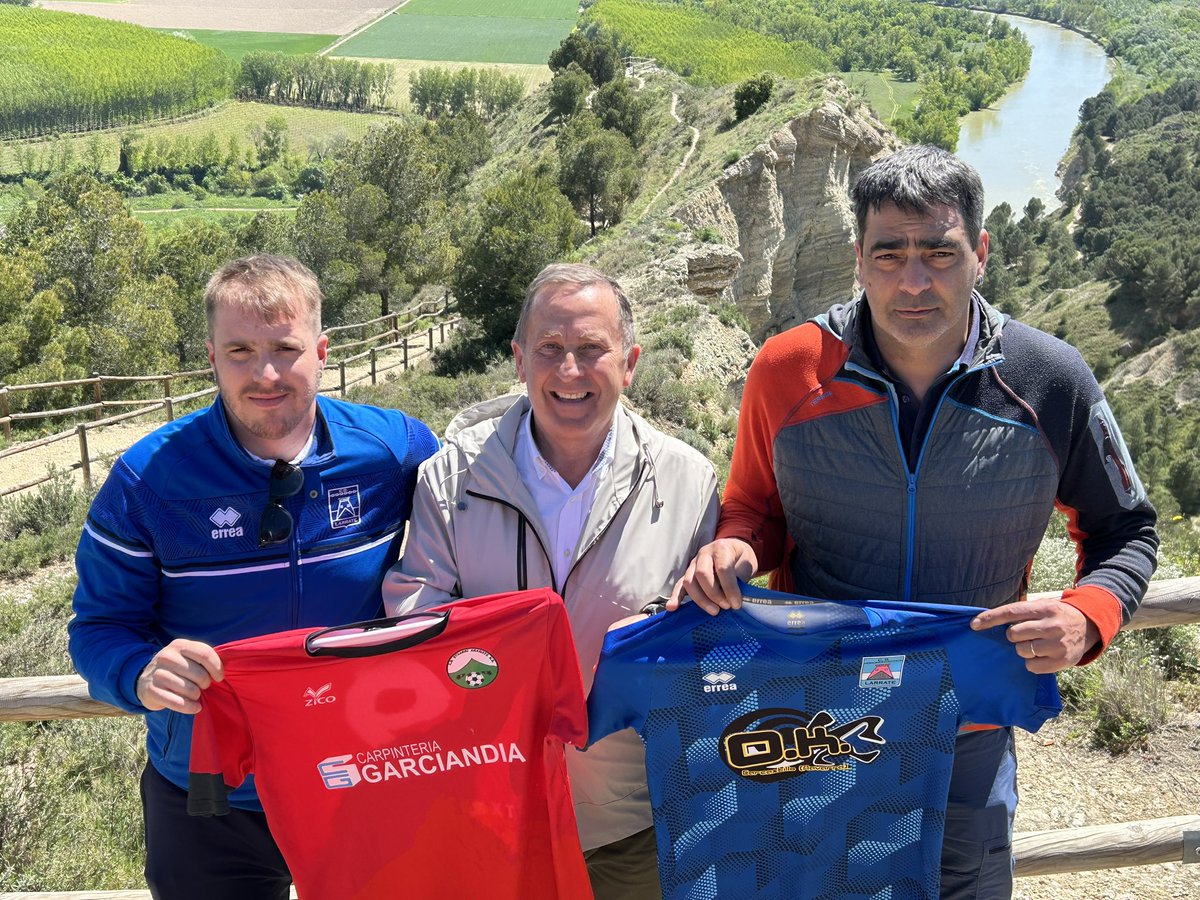 fedfutnavarra's tweet photo. @CD_LARRATE @etxarrike @CDFunes @RafadelAmoArizu 🤝 Acto de hermanamiento de los clubes protagonistas de la final en un paraje idílico como el ‘Barranco del Rey:
🔵 @CD_LARRATE
🔴 @etxarrike
🗓️ Jueves, 17 abril
🕔 17:00
🏟️ 'Juan Bertol', @CDFunes
🏆 FINAL #CopaFNF- Karbel
📺 #DirectoFNF 👇
https://t.co/VVFI7wfKin https://t.co/T5f781T1if