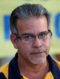 Antes de la medianoche tuve energia electrica en mi casa. Menos de 12 horas sin luz. En lo que a mi concierne todavia NADIE supera los 5 meses sin luz en MARIA ni los 3 dias en 2016 con AGP. 
Ayer fue el periodo mas largo sin luz con <a href="/lumaenergypr/">LUMA Puerto Rico</a> y no supera a la AEE-UTIER.