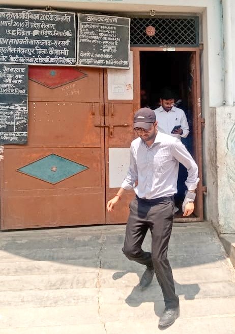 deo__kaushambi's tweet image. @DMkaushambi ने ग्राम बनीखास के कोटेदार की सरकारी दुकान का औचक निरीक्षण किया। जिलाधिकारी ने राशन वितरण रजिस्टर, स्टॉक रजिस्टर, ई-पास मशीन देखा जिसमें कोटे की स्थिति संतोषजनक पायी गई।  #PublicDistribution 
@CMOfficeUP 
@ChiefSecy_UP 
@FCSUPDept 
@CommissionerPrg 
@InfoDeptUP