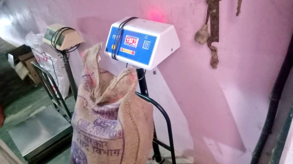 deo__kaushambi's tweet image. @DMkaushambi ने ग्राम बनीखास के कोटेदार की सरकारी दुकान का औचक निरीक्षण किया। जिलाधिकारी ने राशन वितरण रजिस्टर, स्टॉक रजिस्टर, ई-पास मशीन देखा जिसमें कोटे की स्थिति संतोषजनक पायी गई।  #PublicDistribution 
@CMOfficeUP 
@ChiefSecy_UP 
@FCSUPDept 
@CommissionerPrg 
@InfoDeptUP