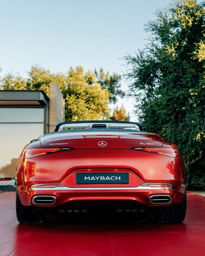 The new Mercedes-Maybach SL Monogram Series – made to be the centre of attention. ✨ Not only does it offer the ultimate open-air driving experience, it’s also a head-turner!

UK spec may vary.

#WelcomeToBeyond #GrandOpening #MercedesMaybach #MaybachSL