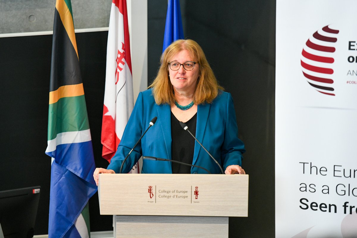 Yesterday, a powerful voice from the African continent took the stage in Bruges: the 🇿🇦 Ambassador to 🇧🇪🇱🇺🇪🇺, Tokozile Xasa. She shared insights on EU-South Africa ties in today's international context. 
👏Thanks to our IRD Department for making this meaningful exchange possible!