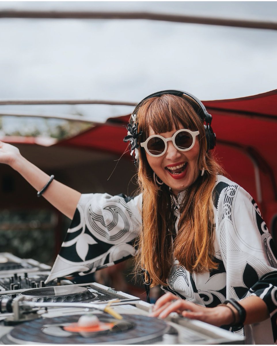 classiccarboot's tweet image. 🎶 Swipe for this weekend’s DJ schedule 🎶

Get your dancing shoes on 👠our eclectic line-up of vinyl DJs will be spinning to you from the top of the  Routemaster Bus Bar 🍻

🗓️ 26TH &amp;amp; 27TH APR
📍 KINGS CROSS, LONDON
⏰ 10am - 6pm

#vinyldjs  #londondj #thingstodoinlondon