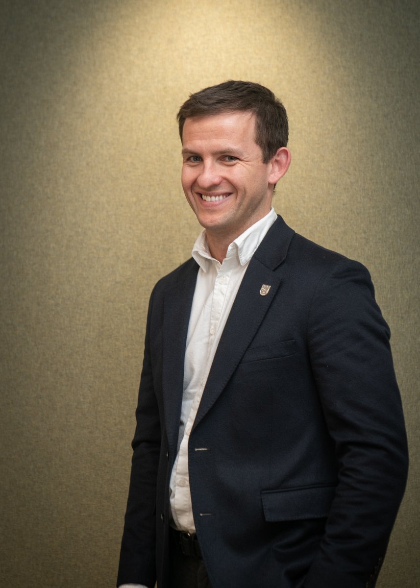Queen's Alumni 🎓 (@qubalumni) on Twitter photo "Queen's is such an institution and globally recognised. It's somewhere that is very close to my heart and which I'll always be grateful for."
Queen’s Leader 18-45, Law graduate Craig Fagan, has built a distinguished career in international law. Now a Partner at <a href="/PerkinsCoieLLP/">Perkins Coie</a> "Queen's is such an institution and globally recognised. It's somewhere that is very close to my heart and which I'll always be grateful for."
Queen’s Leader 18-45, Law graduate Craig Fagan, has built a distinguished career in international law. Now a Partner at <a href="/PerkinsCoieLLP/">Perkins Coie</a>