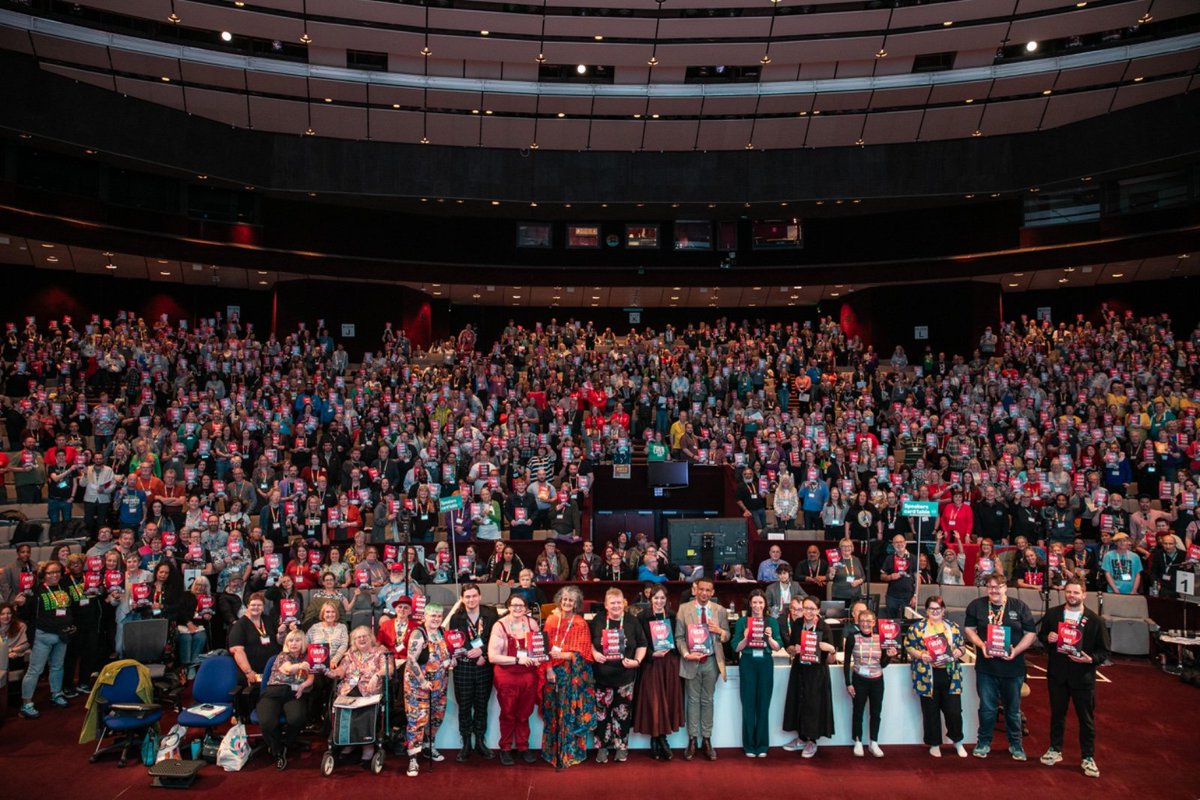 Show Racism the Red Card (@srtrc_england) on Twitter photo Unity in Action✊🏾
2,000 <a href="/NEUnion/">National Education Union</a> delegates stand together against racism, holding up their #WearRedDay2025 cards in solidarity.
#ShowRacismtheRedCard | #NEU2025 | #WRD25 Unity in Action✊🏾
2,000 <a href="/NEUnion/">National Education Union</a> delegates stand together against racism, holding up their #WearRedDay2025 cards in solidarity.
#ShowRacismtheRedCard | #NEU2025 | #WRD25