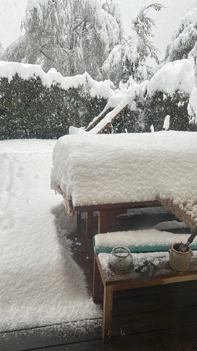Extremely deep #snow accumulations in #Chamonix, France this morning 17th April, some areas may see 2M of snow by the end of this system! #SevereWeather #Snowfall 

photo by <a href="/pinpinmag/">Cham doc</a>