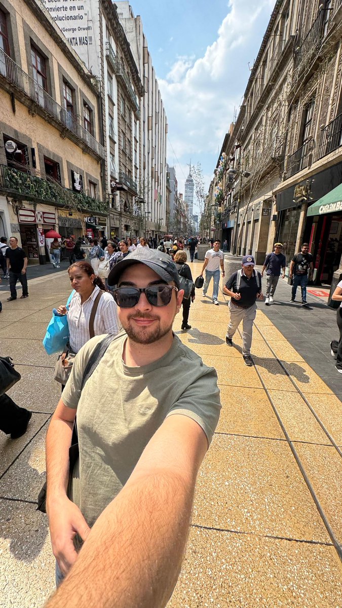 La 1ª vez que cobré por algo que hacía gratis, sentí vergüenza.
¿Y si no valía? ¿Y si decían que no?

Pero no cobraba por mi tiempo, sino por años de ensayo y error.

Hoy lo sé: si no pones tú el precio, otro lo pondrá por ti.

Sigue para más sobre emprender con impacto 🌱