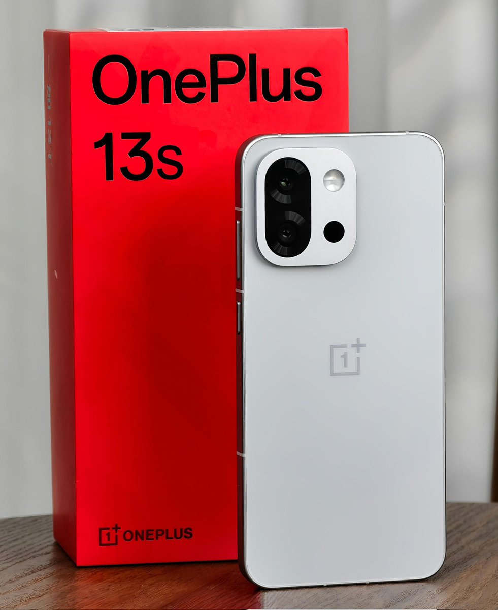 TechAlertNow's tweet photo. OnePlus 13S
#OnePlus13Mini #OnePlus13S #onePlus13T https://t.co/CdQcyo06i9