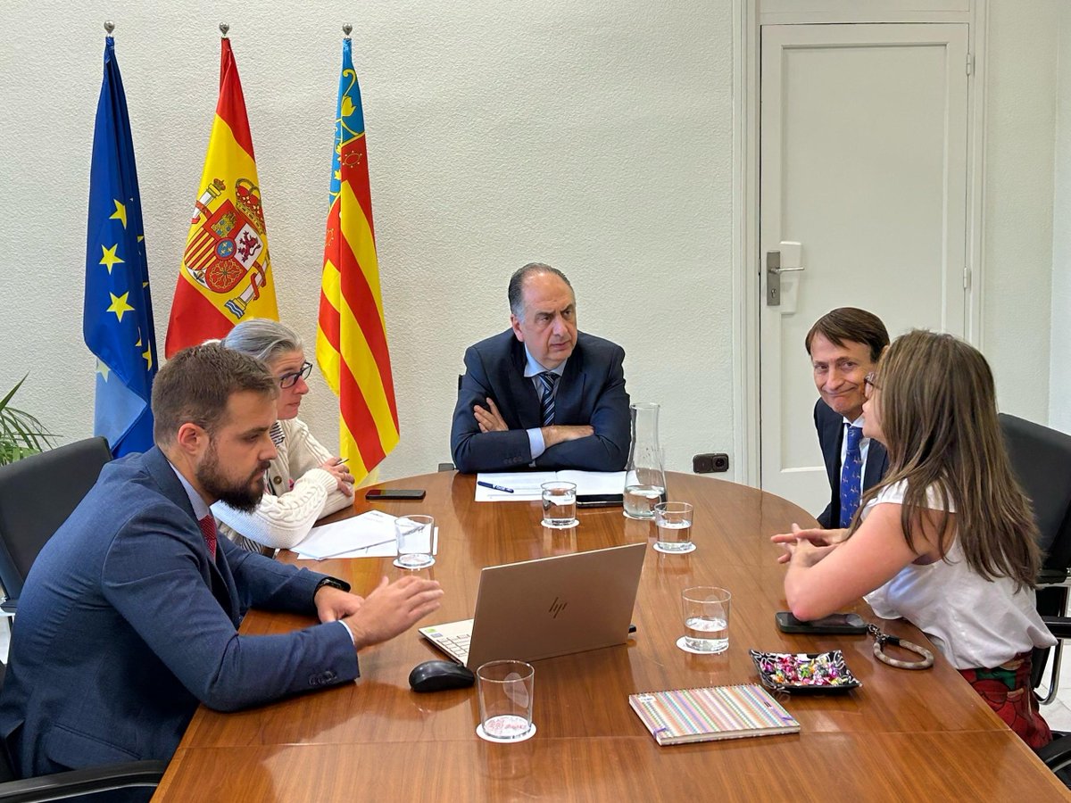 El conseller de <a href="/GVAEmergencias/">GVA Emergències i Interior</a> se reúne con representantes del Colegio de Registradores de la Propiedad de la Comunitat Valenciana

En el encuentro se han abordado asuntos como el funcionamiento del Portal Registral de Emergencias del Colegio de Registradores de España