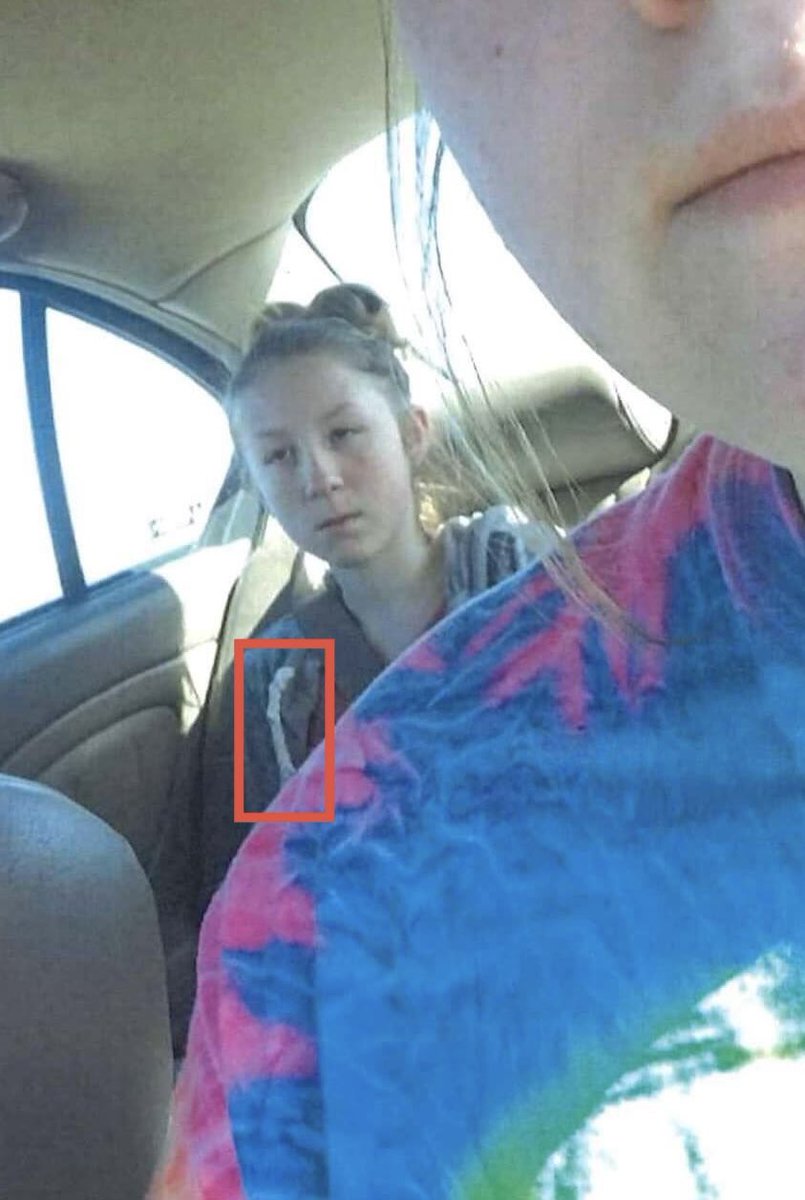 Viennahh's tweet image. The sweater Kelsi said Abby borrowed, pretty similar, right?

In the fishing pic Abby’s wearing a hoodie without zipper all the way down,
string is also thin &amp;amp; gray

Could it be Libby’s sweater both Kelsi &amp;amp; Abby had borrowed? 

#delphi #libbyandabby #richardallen #delphimurders