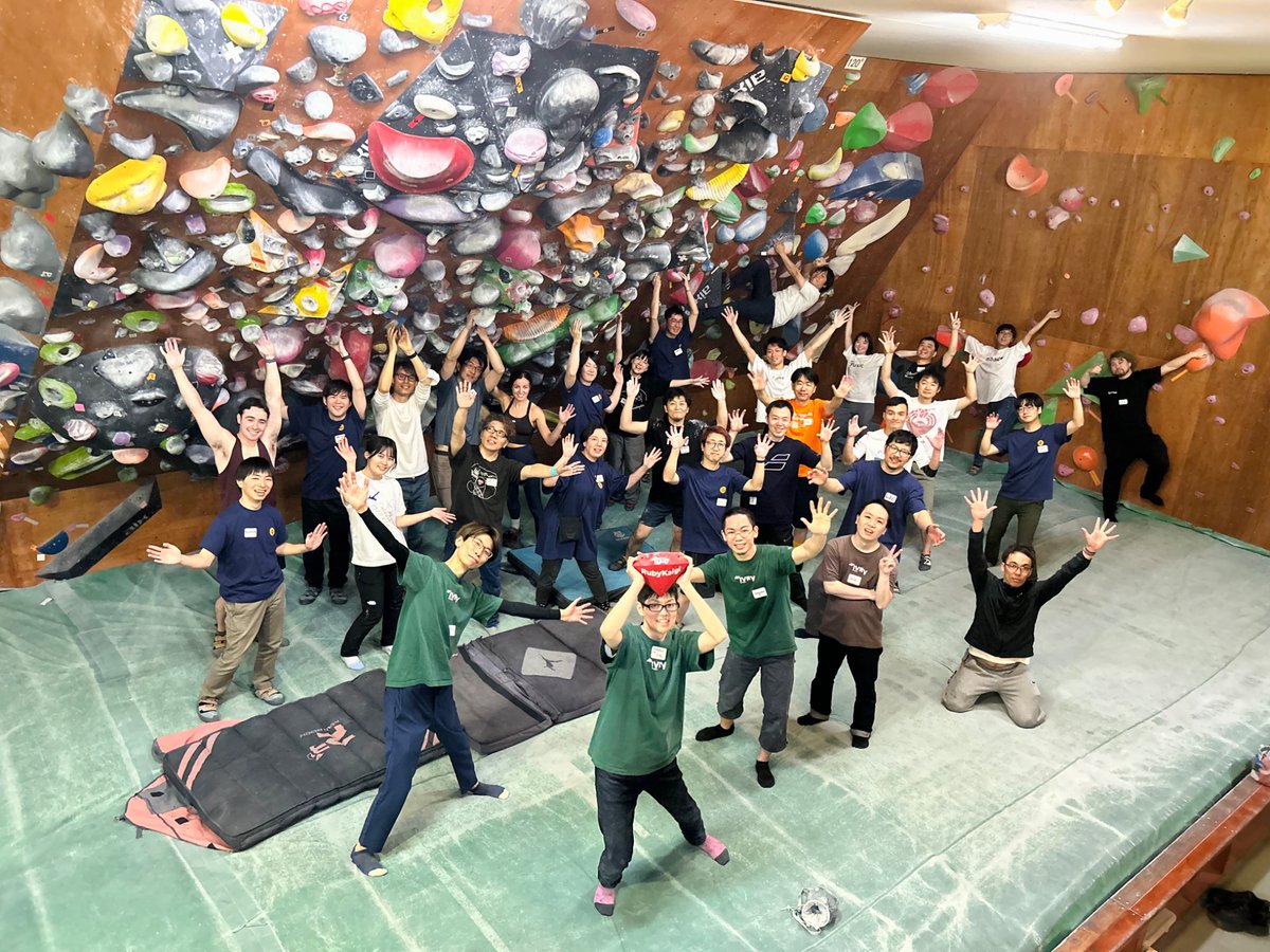 IVRy Climbing &amp; Drinkup at RubyKaigi 2025、クライミングパート無事終了！
最後はみんなで集合写真📸
最高に楽しい時間でした！
#rubykaigi2025_ivry #rubykaigi