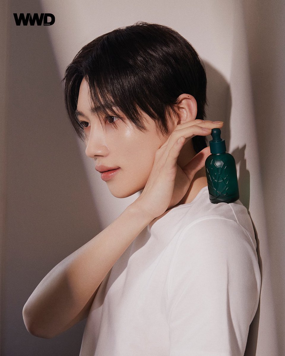 wwdkorea's tweet image. #THEBOYZ #더보이즈 #NEW #뉴 #제작지원
“지금을 제일 열심히 살아야 한다는 그 루틴, 강박관념이 제 원동력이에요. 그런 과정들이 있기에 지금의 제가 있는 거니까요.”
가장 ‘나’다운 순간을 살아가는 뉴의(@theboyz_officl) 더 많은 화보와 인터뷰를 WWD 5월호에서 만나보세요.