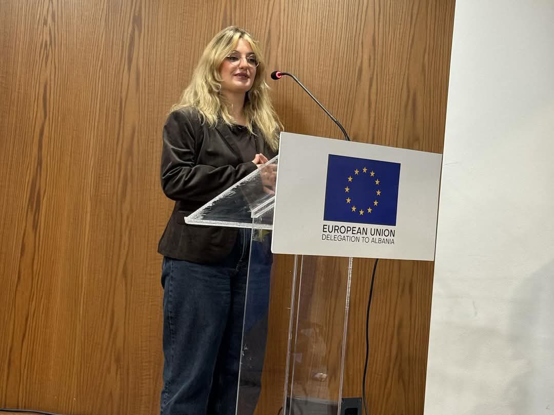 Zëvendësministrja për Evropën dhe Punët e Jashtme, znj. <a href="/MegiFi/">Megi Fino</a> zhvilloi në mjediset e "Europe House" në Tiranë një shkëmbim dinamik me studentët nga kampuset e College of Europe në Tiranë dhe Bruges.

Gjatë aktivitetit, ajo argumentoi mbi rolin e Ballkanit Perëndimor në të