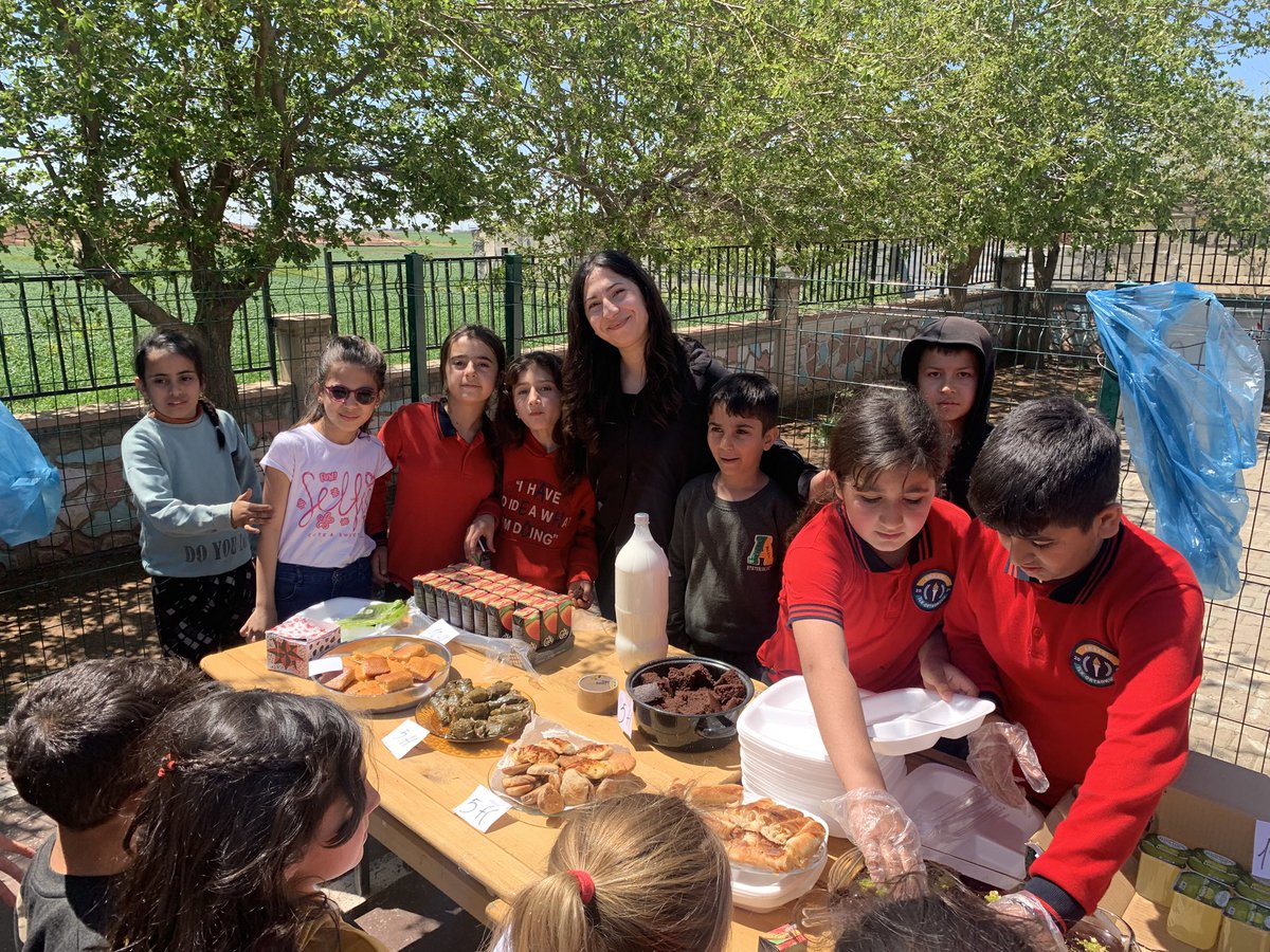 AmbarlDerik's tweet photo. Okulumuzda Gazze yararına kermes düzenlendi.
@derikmem47
@DerikKaymakam 
@mardinilmem 
@ali_eyyupkoca
@MstfaKAHRAMAN
@makdag47 https://t.co/PVYoGcRpAK