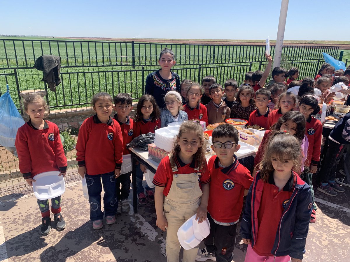 AmbarlDerik's tweet photo. Okulumuzda Gazze yararına kermes düzenlendi.
@derikmem47
@DerikKaymakam 
@mardinilmem 
@ali_eyyupkoca
@MstfaKAHRAMAN
@makdag47 https://t.co/PVYoGcRpAK