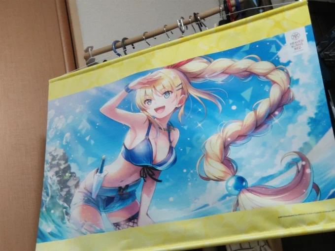 いま忙しくてへばってるから無駄にでかい推し飾って元気だしてる 