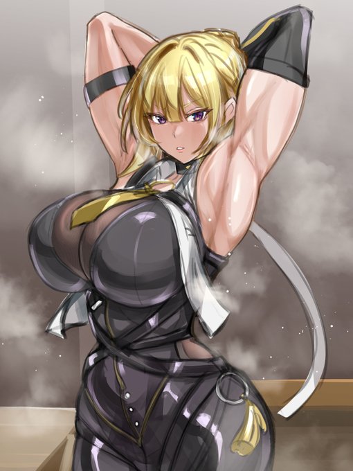 ブラウスの下ボディスーツなのかな 