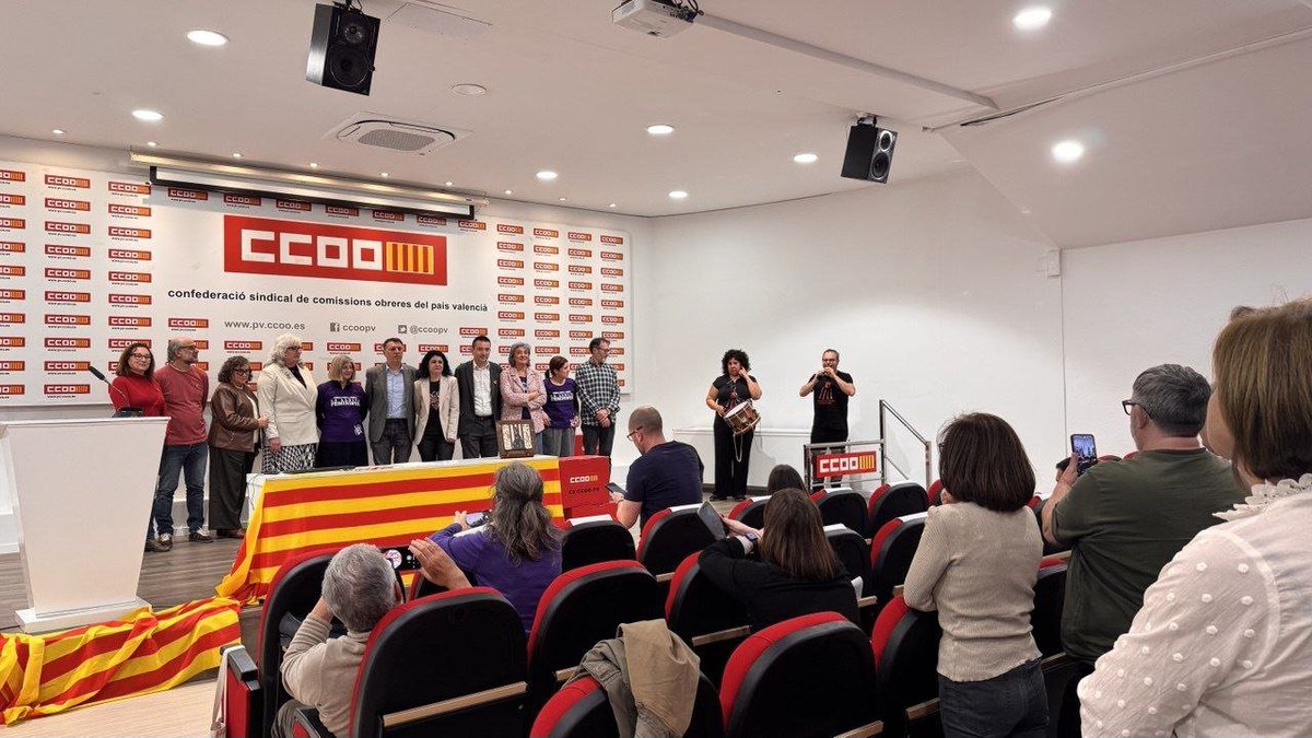 Acció Cultural del País Valencià (@accioculturalpv) on Twitter photo Ahir estiguérem al reivindicatiu acte de <a href="/ccoopv/">CCOO País Valencià</a>, el lliurament del Premi 25 d’Abril a les Llibertats Nacionals.
Enguany es reconeixia la tasca de la <a href="/CFeministaVlc/">CFeministaValència</a> i de la <a href="/fhortasud/">Fundació Horta Sud</a> com a finalistes, i la del magistrat <a href="/JoaquimBoschGra/">Joaquim Bosch</a> com a guanyador.
Enhorabona!! Ahir estiguérem al reivindicatiu acte de <a href="/ccoopv/">CCOO País Valencià</a>, el lliurament del Premi 25 d’Abril a les Llibertats Nacionals.
Enguany es reconeixia la tasca de la <a href="/CFeministaVlc/">CFeministaValència</a> i de la <a href="/fhortasud/">Fundació Horta Sud</a> com a finalistes, i la del magistrat <a href="/JoaquimBoschGra/">Joaquim Bosch</a> com a guanyador.
Enhorabona!!