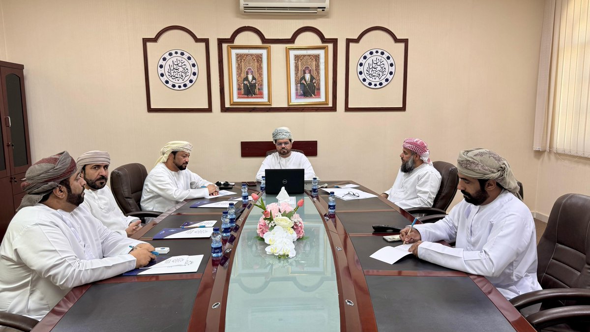 OCCI_Musandam's tweet photo. عقد مجلس إدارة فرع غرفة تجارة وصناعة عمان بمحافظة مسندم اجتماع برئاسة رائد بن محمد الشحي، وبحضور جميع أعضاء مجلس الإدارة
تم خلال الاجتماع استعراض ومناقشة أبرز  التحديات والمستجدات في بيئة الاعمال في المحافظة بخصوص سوق العمل والضرائب والفرص الاقتصادية والاثر المحلي للإنفاق التنموي https://t.co/fgVceUeAq0