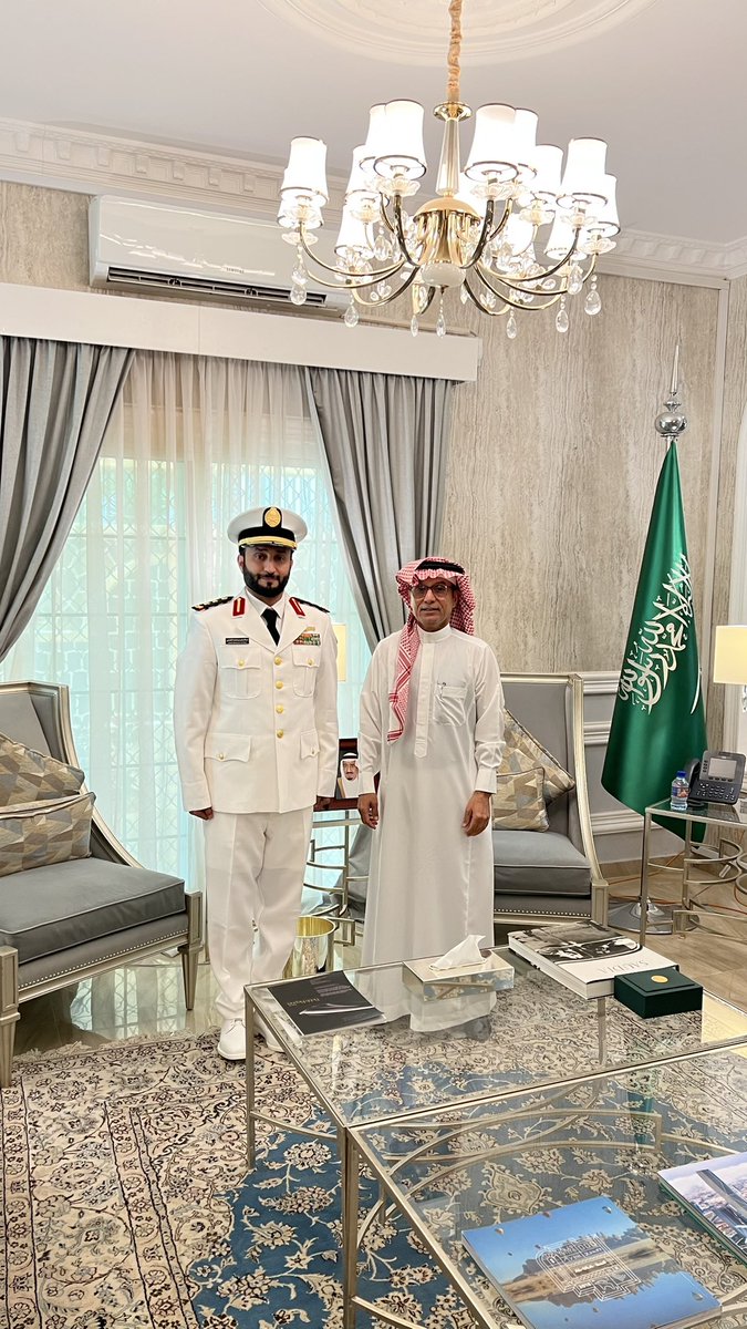 استقبل #سعادة_السفير/فيصل بن سلطان القباني في مقر السفارة هذا اليوم #الملحق_العسكري الجديد المعين في جمهورية جيبوتي العقيد البحري الركن/عبدالرحمن بن محمد العابسي 

متمنياً له التوفيق والسدادفي مهام عملة الجديد.