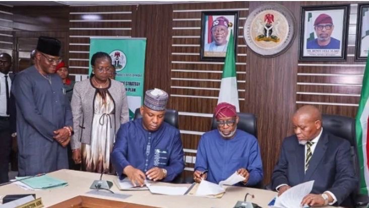 Blueprint_ng's tweet image. Nigeria, South Africa sign MoU to boost mining sector cooperation

#NigeriaMining #SouthAfrica #DeleAlake #MiningSector #EconomicGrowth #Business #AfricaUnites #Blueprintnewspaper