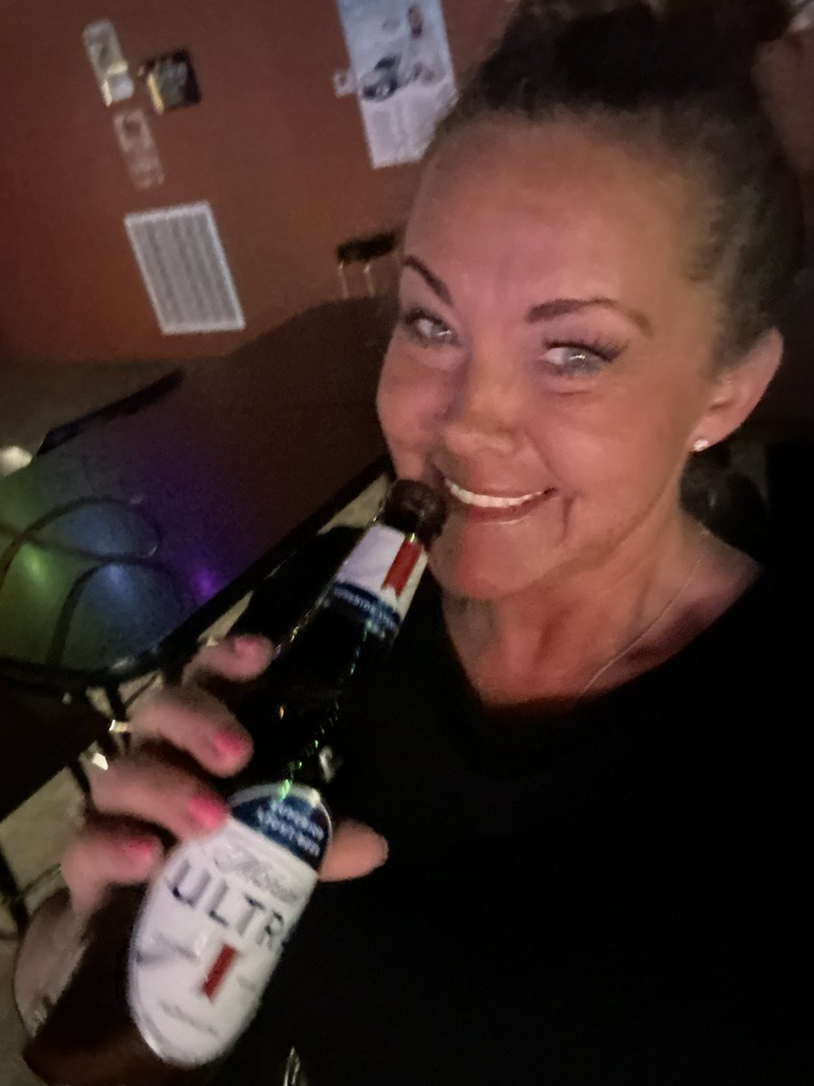 SwigerL1981's tweet photo. always time for a good time https://t.co/6I25kDeHtL